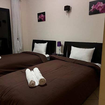 Magnifique Appartement Spacieux Confort Propre Familial 2 Chambres Salon Et Salle A Manger A 20Mn A Pied De Place Jemaa El Fina 4 Piscines Dans Espace De Golf A 12 Mn En Voitures L Entree Est Gratuit Pour La Clientele Ouvert Entre 10H Et 20H Marrakesh Eksteriør billede