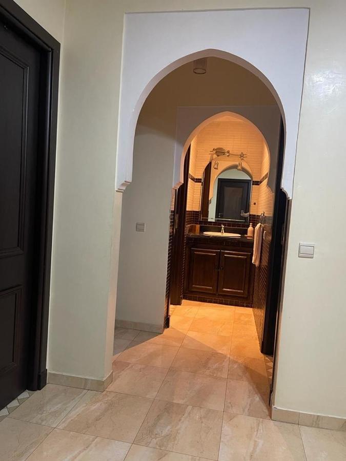Magnifique Appartement Spacieux Confort Propre Familial 2 Chambres Salon Et Salle A Manger A 20Mn A Pied De Place Jemaa El Fina 4 Piscines Dans Espace De Golf A 12 Mn En Voitures L Entree Est Gratuit Pour La Clientele Ouvert Entre 10H Et 20H Marrakesh Eksteriør billede