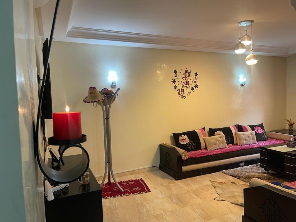 Magnifique Appartement Spacieux Confort Propre Familial 2 Chambres Salon Et Salle A Manger A 20Mn A Pied De Place Jemaa El Fina 4 Piscines Dans Espace De Golf A 12 Mn En Voitures L Entree Est Gratuit Pour La Clientele Ouvert Entre 10H Et 20H Marrakesh Eksteriør billede