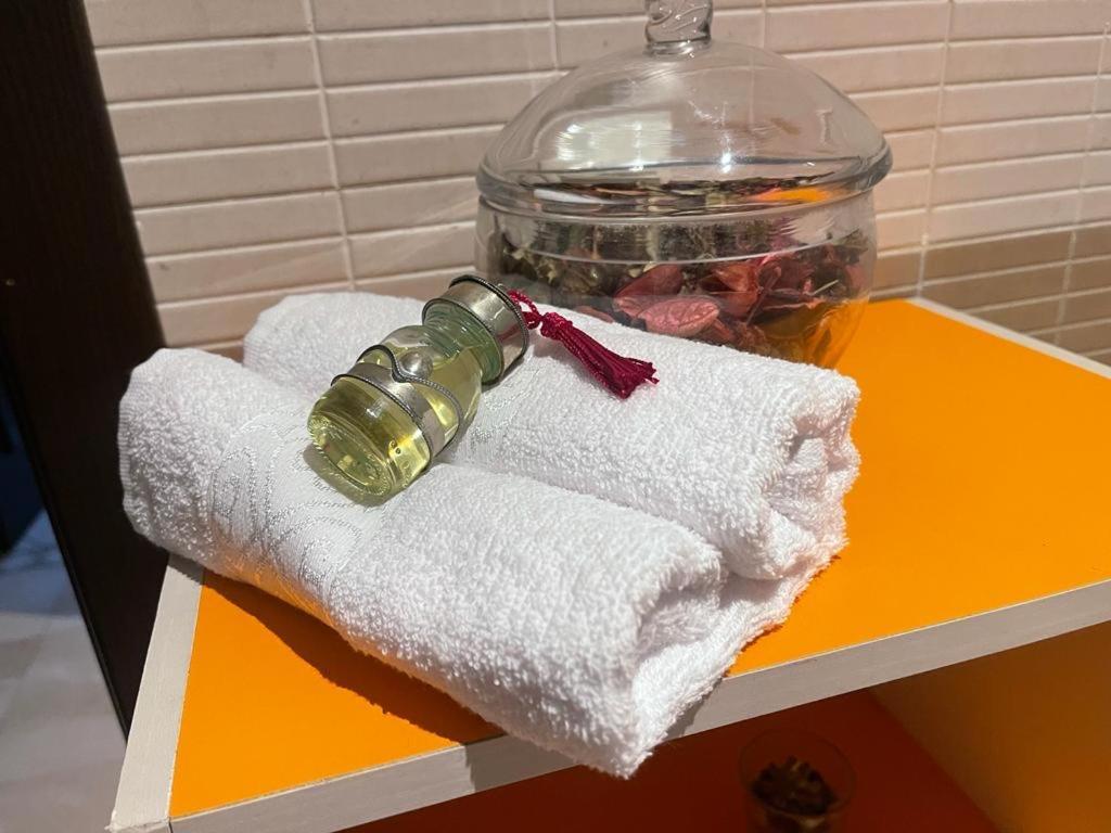 Magnifique Appartement Spacieux Confort Propre Familial 2 Chambres Salon Et Salle A Manger A 20Mn A Pied De Place Jemaa El Fina 4 Piscines Dans Espace De Golf A 12 Mn En Voitures L Entree Est Gratuit Pour La Clientele Ouvert Entre 10H Et 20H Marrakesh Eksteriør billede