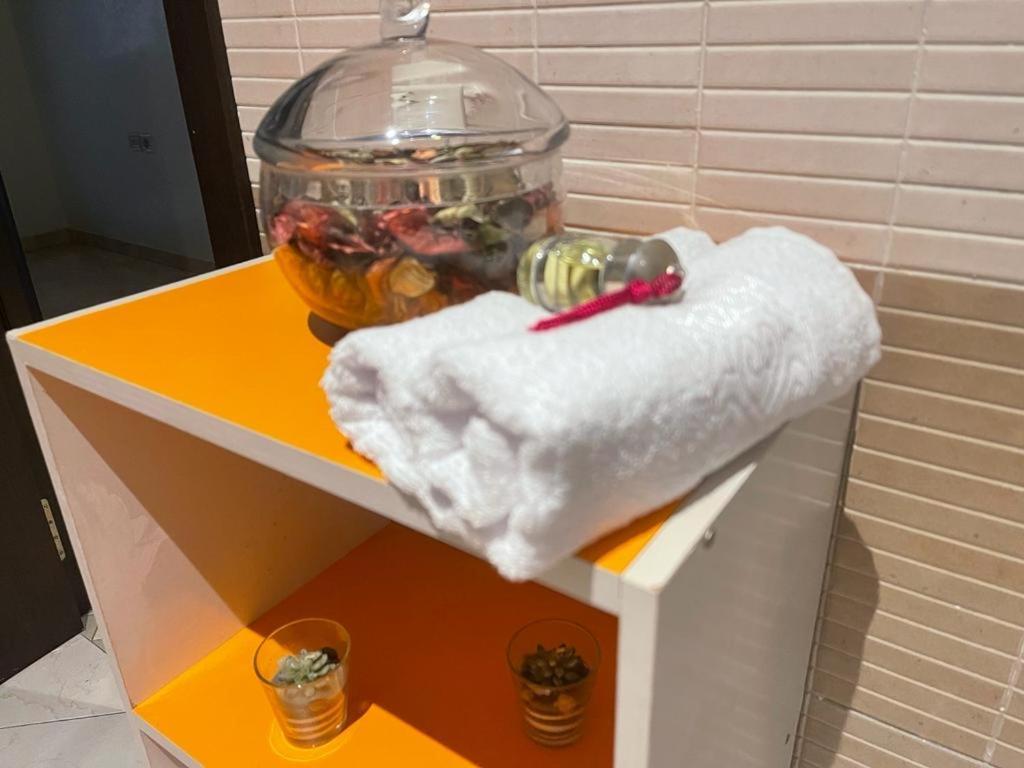 Magnifique Appartement Spacieux Confort Propre Familial 2 Chambres Salon Et Salle A Manger A 20Mn A Pied De Place Jemaa El Fina 4 Piscines Dans Espace De Golf A 12 Mn En Voitures L Entree Est Gratuit Pour La Clientele Ouvert Entre 10H Et 20H Marrakesh Eksteriør billede