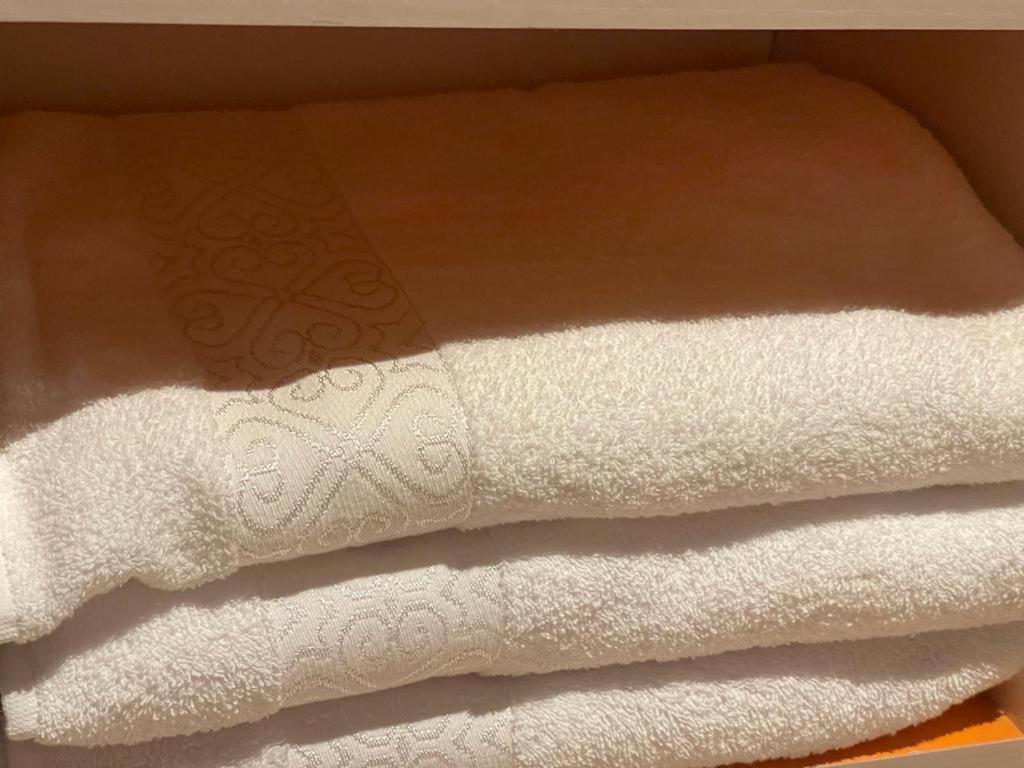Magnifique Appartement Spacieux Confort Propre Familial 2 Chambres Salon Et Salle A Manger A 20Mn A Pied De Place Jemaa El Fina 4 Piscines Dans Espace De Golf A 12 Mn En Voitures L Entree Est Gratuit Pour La Clientele Ouvert Entre 10H Et 20H Marrakesh Eksteriør billede