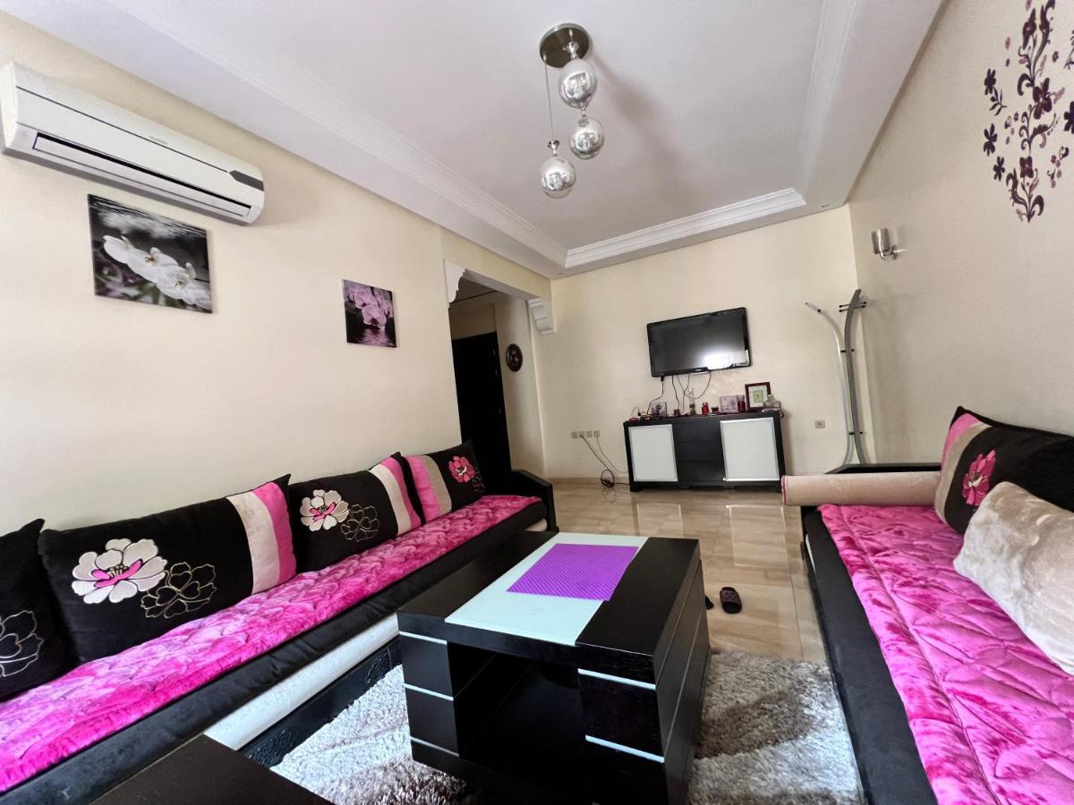 Magnifique Appartement Spacieux Confort Propre Familial 2 Chambres Salon Et Salle A Manger A 20Mn A Pied De Place Jemaa El Fina 4 Piscines Dans Espace De Golf A 12 Mn En Voitures L Entree Est Gratuit Pour La Clientele Ouvert Entre 10H Et 20H Marrakesh Eksteriør billede