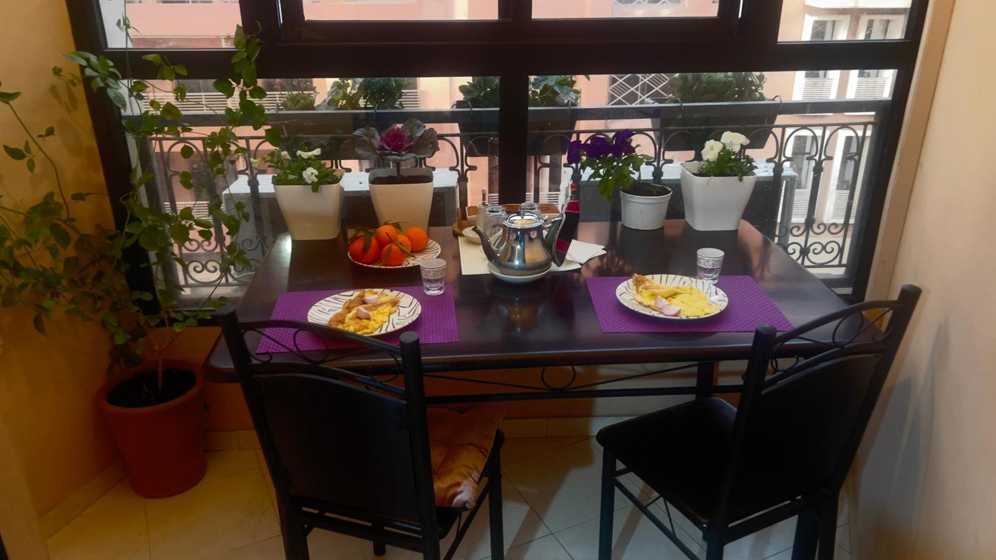 Magnifique Appartement Spacieux Confort Propre Familial 2 Chambres Salon Et Salle A Manger A 20Mn A Pied De Place Jemaa El Fina 4 Piscines Dans Espace De Golf A 12 Mn En Voitures L Entree Est Gratuit Pour La Clientele Ouvert Entre 10H Et 20H Marrakesh Eksteriør billede