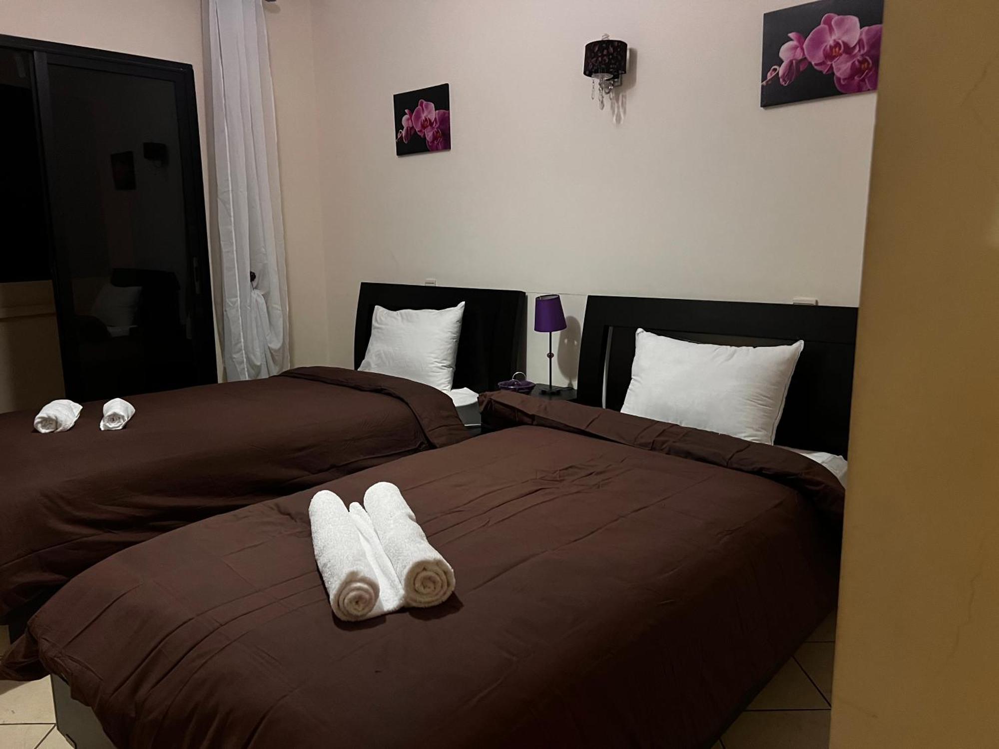 Magnifique Appartement Spacieux Confort Propre Familial 2 Chambres Salon Et Salle A Manger A 20Mn A Pied De Place Jemaa El Fina 4 Piscines Dans Espace De Golf A 12 Mn En Voitures L Entree Est Gratuit Pour La Clientele Ouvert Entre 10H Et 20H Marrakesh Eksteriør billede