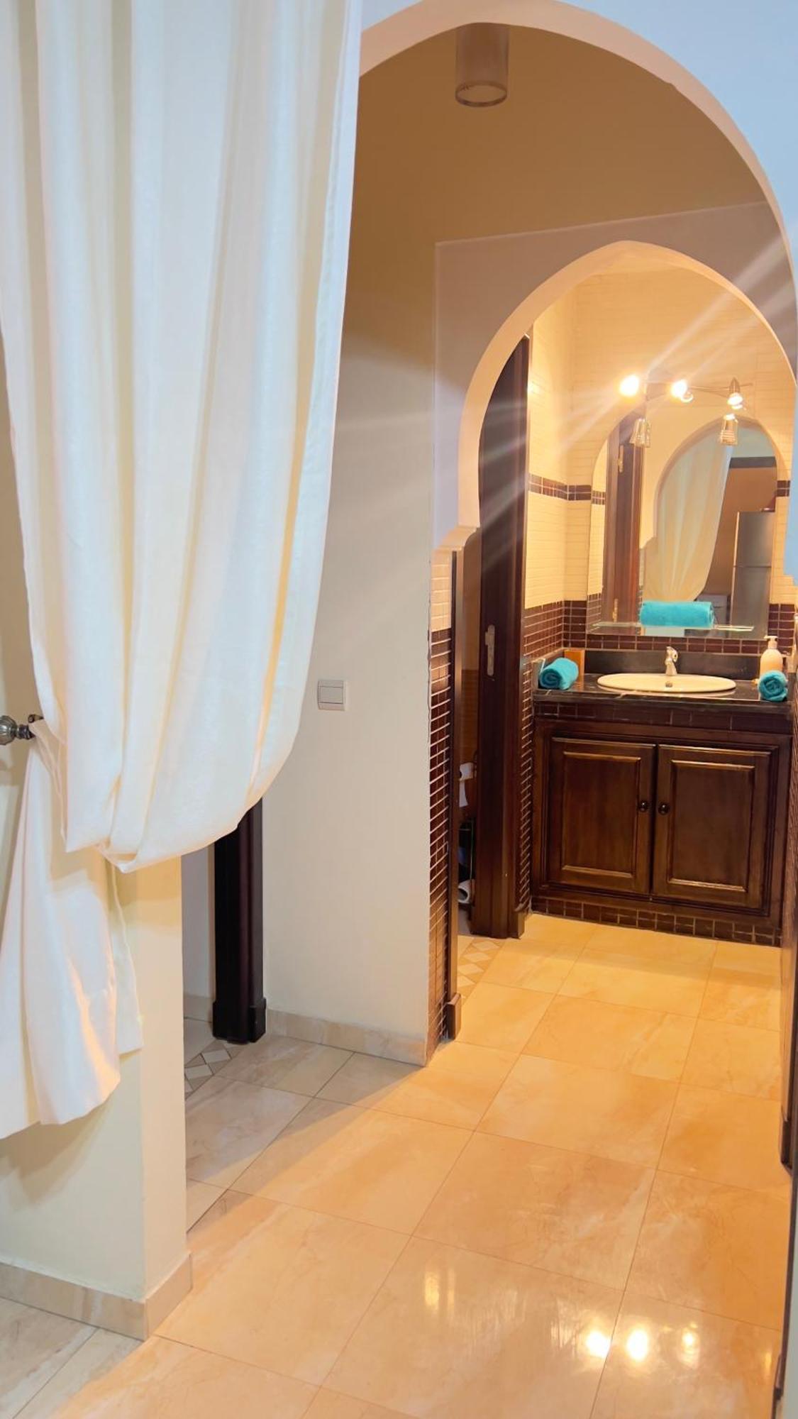 Magnifique Appartement Spacieux Confort Propre Familial 2 Chambres Salon Et Salle A Manger A 20Mn A Pied De Place Jemaa El Fina 4 Piscines Dans Espace De Golf A 12 Mn En Voitures L Entree Est Gratuit Pour La Clientele Ouvert Entre 10H Et 20H Marrakesh Eksteriør billede